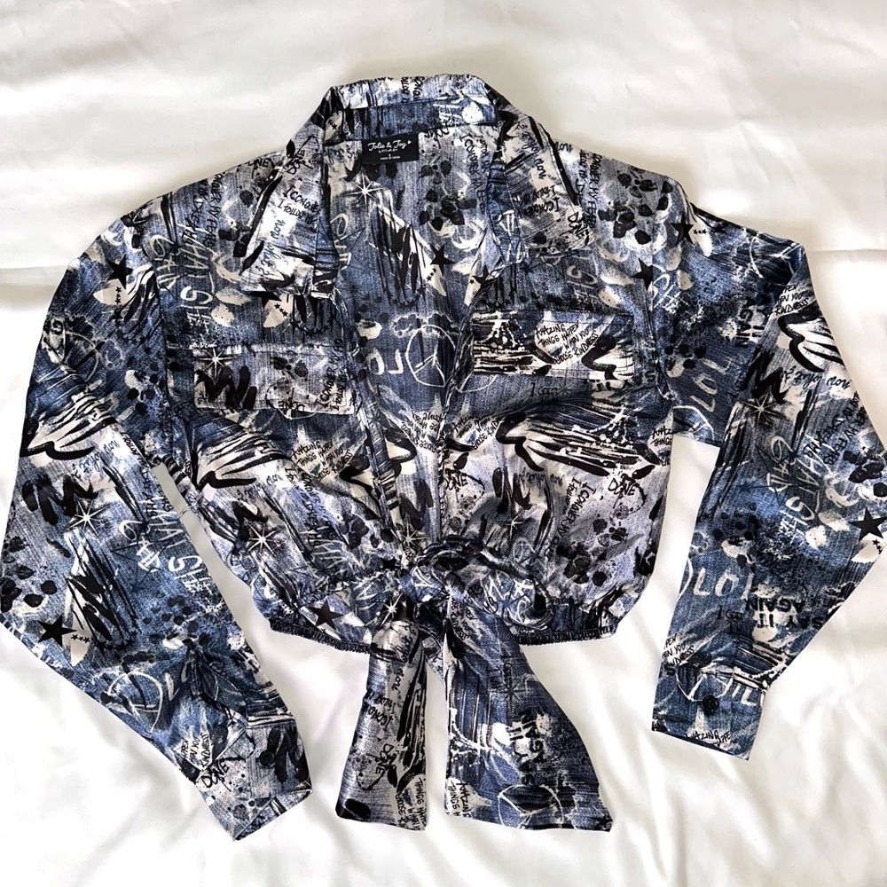 Women's Blue and White Graphic Tie-Front Blouse | Size Small | New Never Worn